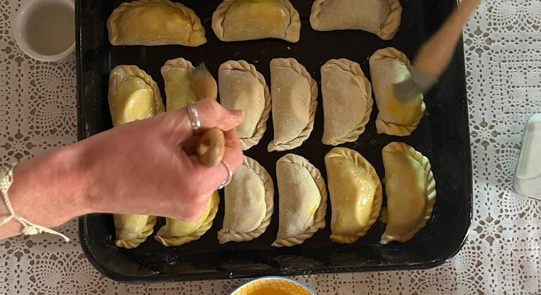 learn-how-to-make-argentinian-empanadas-es-17