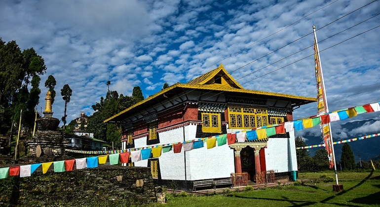 Hike to Sanghachoeling Monastery