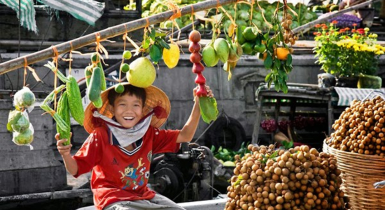 the-most-famous-floating-market-en-2