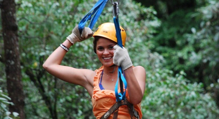 Tirolesa sobre las cataratas del río Dunn