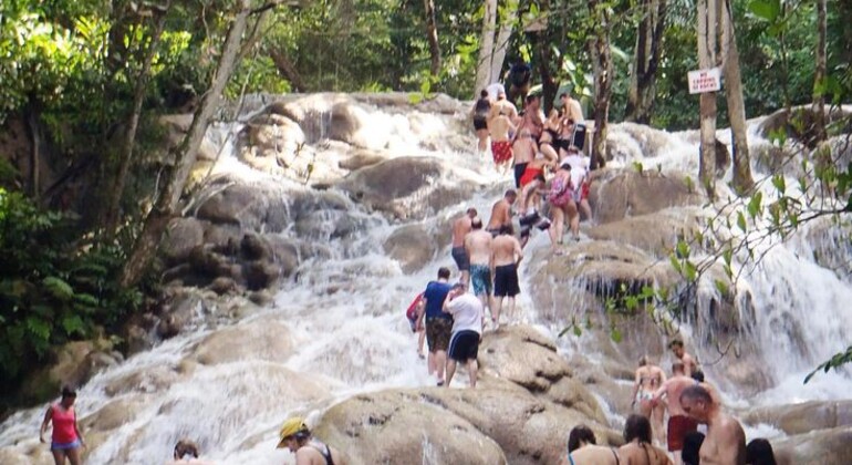 dunns-river-waterfall-climb-es-3