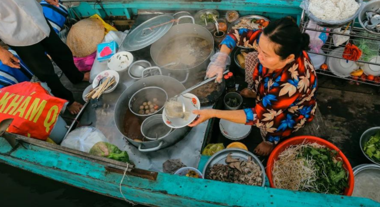 tan-lap-floating-village-in-long-an-one-day-mekong-delta-tour-es-2