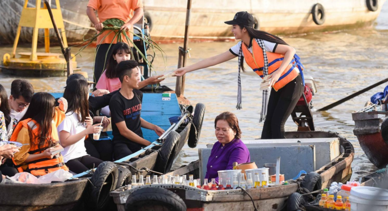 tan-lap-floating-village-in-long-an-one-day-mekong-delta-tour-es-8