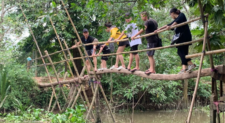 tan-lap-floating-village-in-long-an-one-day-mekong-delta-tour-es-25