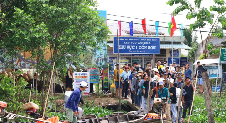 tan-lap-floating-village-in-long-an-one-day-mekong-delta-tour-es-21