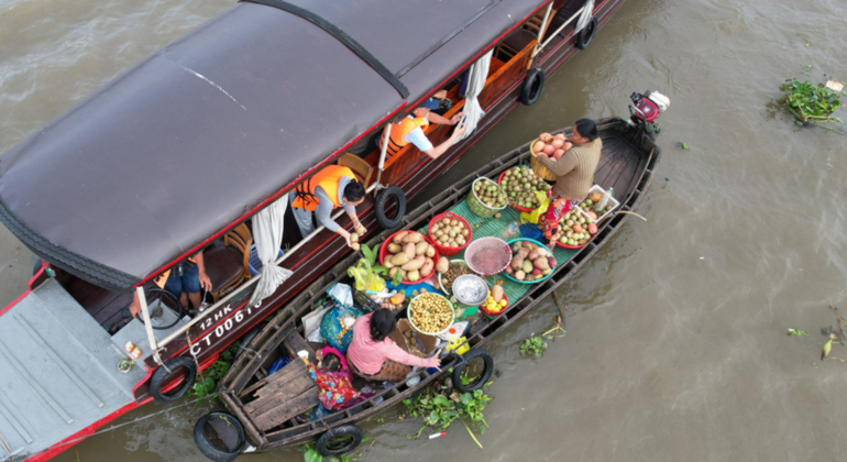 tan-lap-floating-village-in-long-an-one-day-mekong-delta-tour-es-12