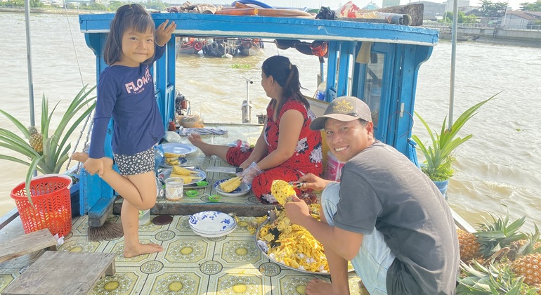 tan-lap-floating-village-in-long-an-one-day-mekong-delta-tour-es-16