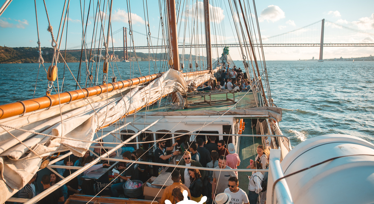 Lisbon-Boat-Party-an-amazing-experience-4