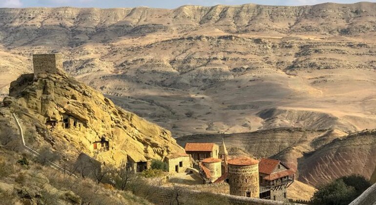 private-tour-to-rainbow-mountains-david-gareja-monastery-es-3