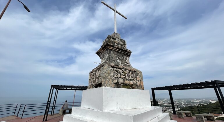 Mirador La Cruz - Viewpoint Hike - Puerto Vallarta | FREETOUR.com