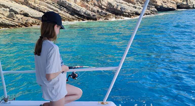 Excursión en barco para pescar y nadar