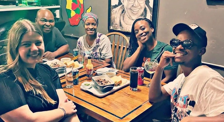 Degustação de comida pan-africana e experiência de arte de rua