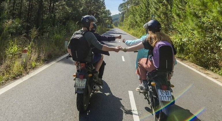 dalat-easy-rider-private-waterfall-en-4