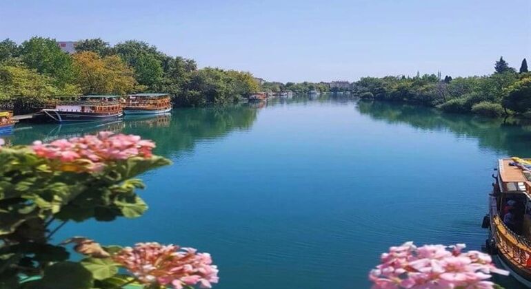 Manavgat Excursión en Barco desde Side Visita Bazar Público y Cascada