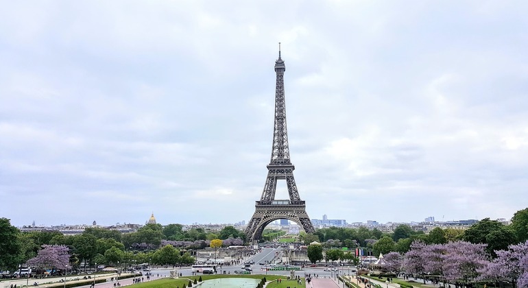Visite gratuite Histoire, photographie et curiosités avec la Tour Eiffel Fournie par Short Stay Guide