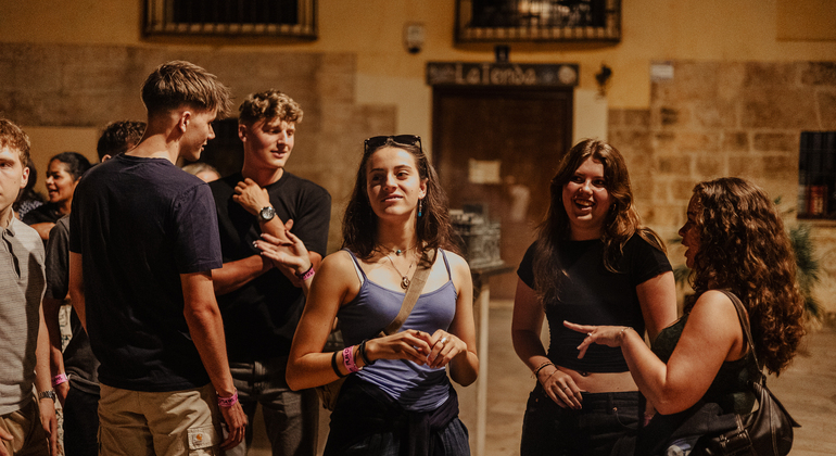 Barcelona: Hostels Party Tour 