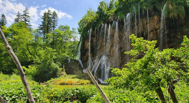 plitvice-lakes-rastoke-village-day-trip-with-tickets-from-zagreb-es-4