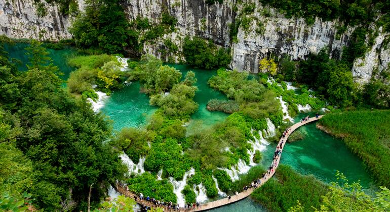 plitvice-lakes-rastoke-village-day-trip-with-tickets-from-zagreb-es-18