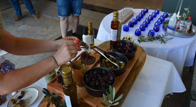 olive-oil-wine-tasting-in-rhodes-en-1