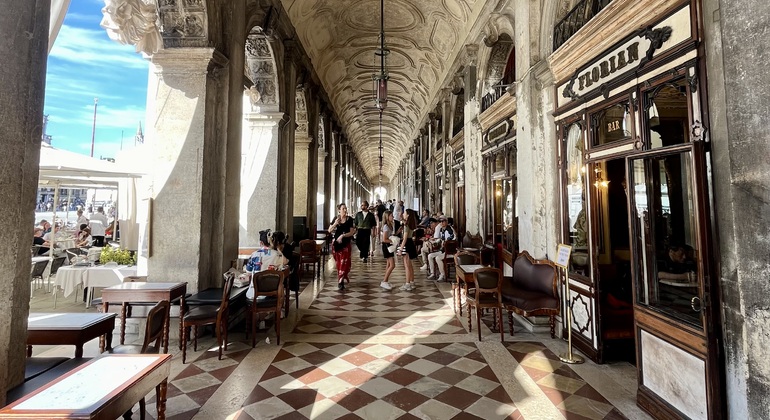 Passeio filosófico a pé em Veneza Organizado por Patricia Magnoler González