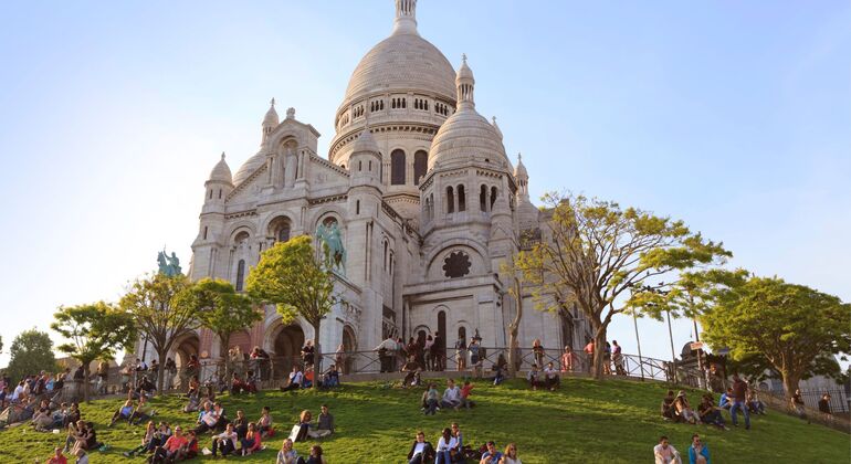 Montmartre: El Corazón Bohemio de París, France