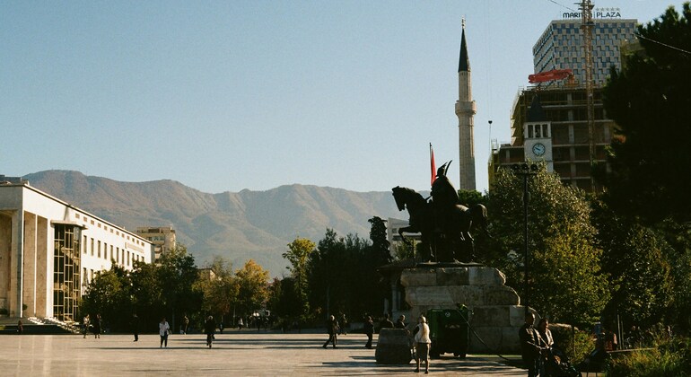 Postkommunistisches Albanien Tirana Tour