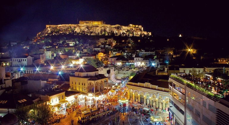 Passeio pedestre noturno em Atenas Organizado por Paseando por Europa S.L