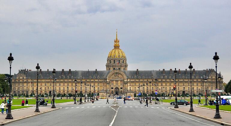 Entdecken Sie Paris: Fahrradtour zum Eiffelturm Bereitgestellt von Red Chamberlain