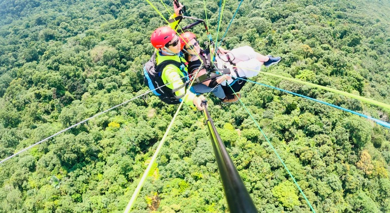 Experiência de parapente na cidade de Da Nang