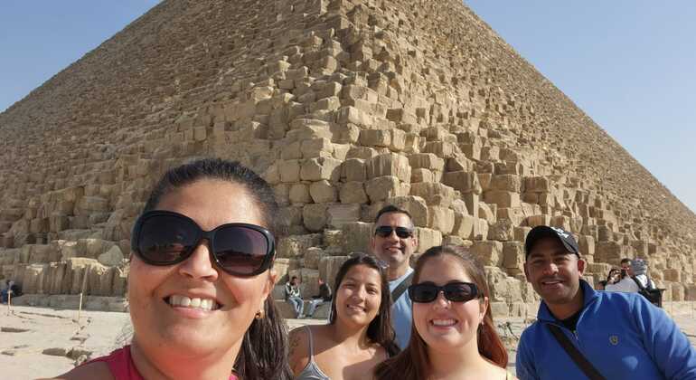 Las Pirámides de Giza y la Esfinge Operado por amr samir ahmed