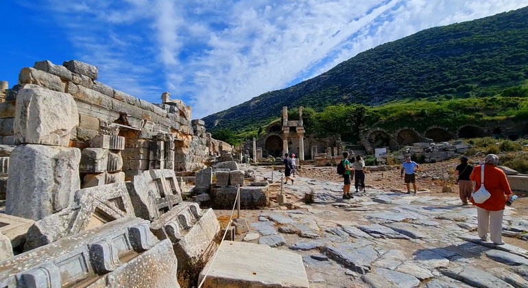 tour-of-the-ancient-city-of-ephesus-ephesus-museum-es-5