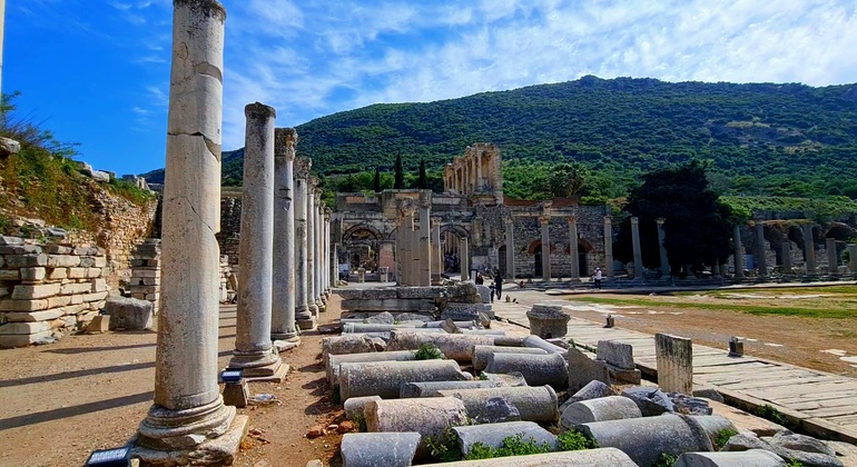 tour-of-the-ancient-city-of-ephesus-ephesus-museum-es-7