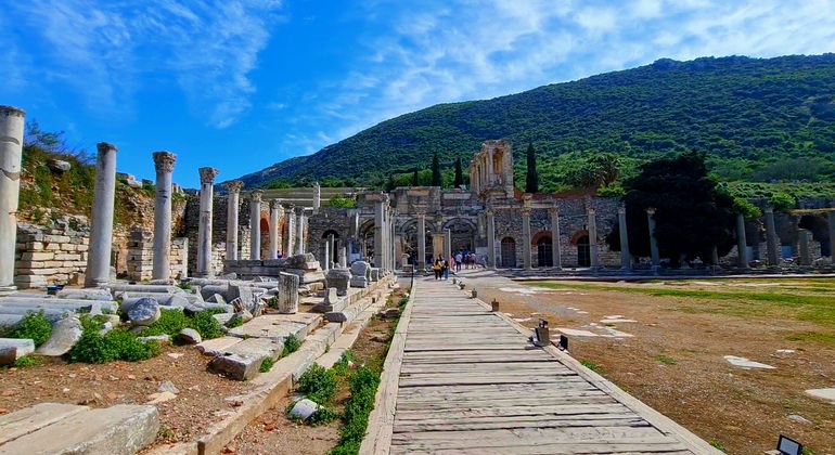 tour-of-the-ancient-city-of-ephesus-ephesus-museum-es-10