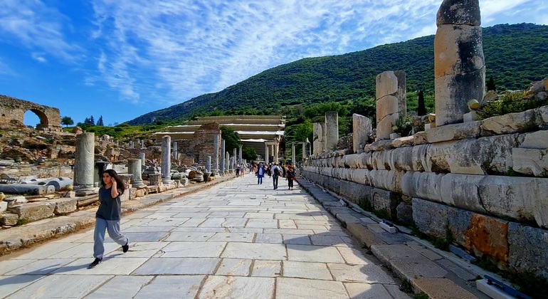 tour-of-the-ancient-city-of-ephesus-ephesus-museum-es-11