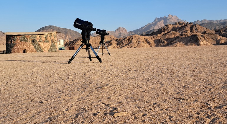 desert-space-observers-stargazing-es-1