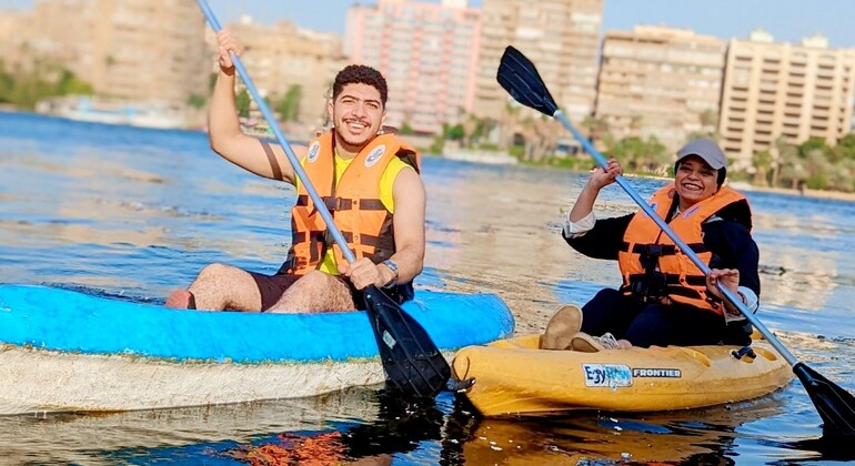 Kayak di un'ora sul fiume Nilo con cena