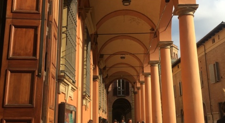 enjoy-bologna-the-learned-the-fat-red-en-3