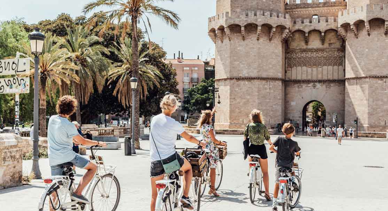Tour in bicicletta per famiglie per visitare i parchi e i laghi di Valencia