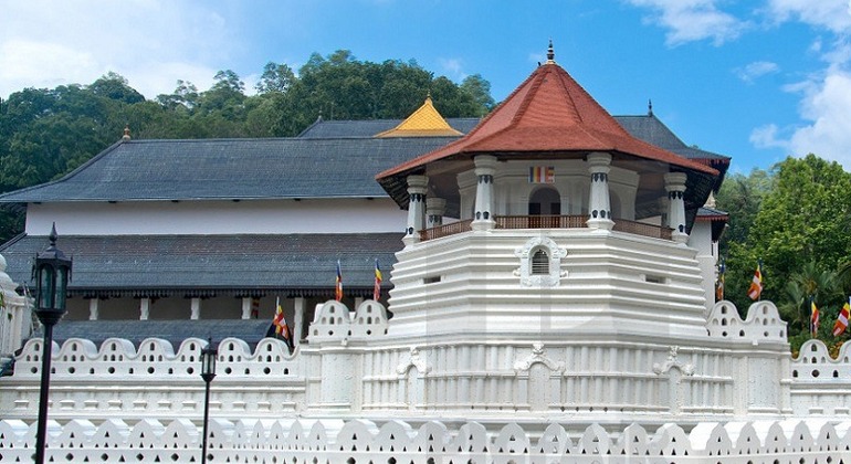 Tour della città di Kandy con la gente del posto