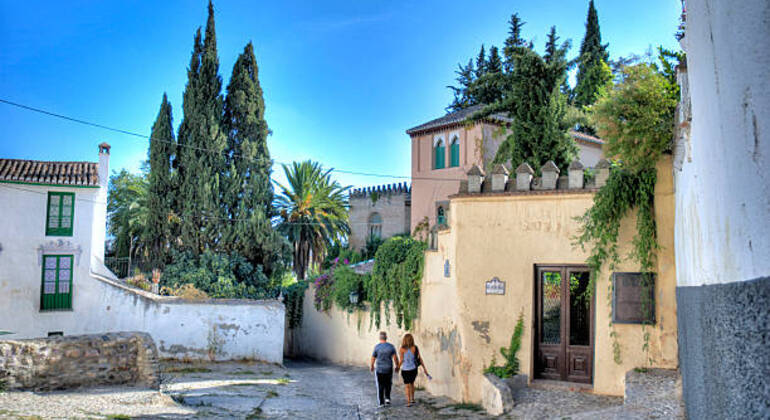 Rundgang durch die Altstadt von Granada Bereitgestellt von Angela de la Torre