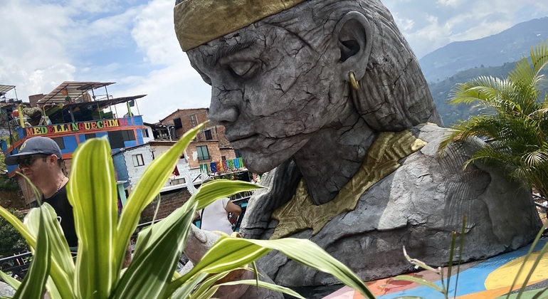 Comuna 13 - Graffiti Tour Guided by Locals Provided by Medellín History Tour