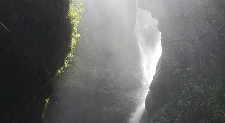 Aventura de caminhada: Explorar as 7 cascatas, Colombia