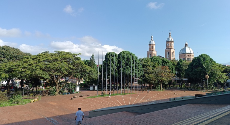Walking among Murals, Monuments and Armenia's History, Colombia