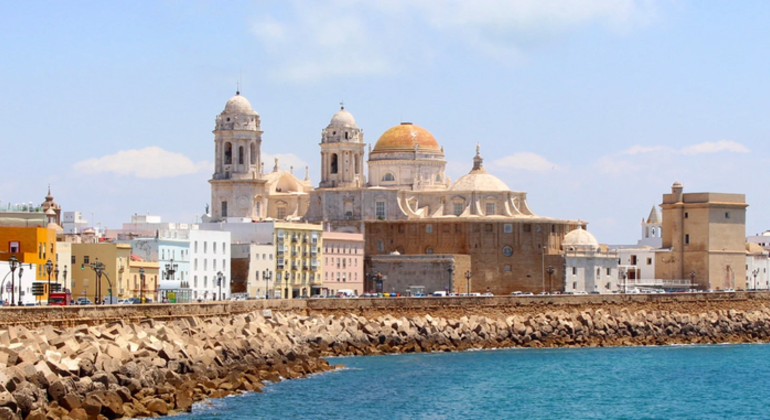 Free Walking Tour of Cadiz Provided by Victoria