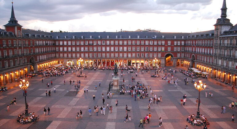 Storia e cibo nel centro storico di Madrid Fornito da Tell me about Madrid