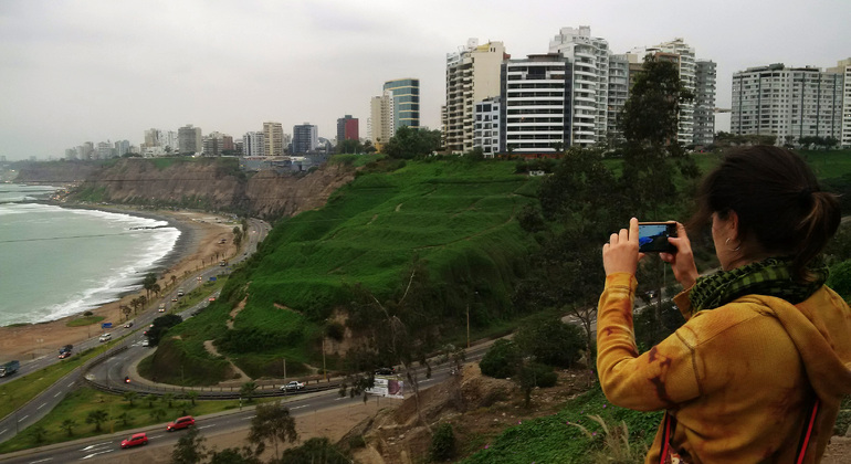 Barranco : marcher vers le pont des soupirs et la mer Fournie par Jaime Palomino