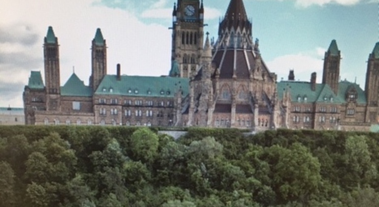 free-historical-highlights-walking-tour-of-ottawa-es-2