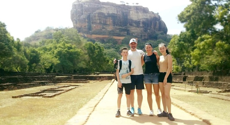 Tour della Torre di Ambuluwawa e di Ihala Kotte in Tuk Tuk Sri Lanka — #1