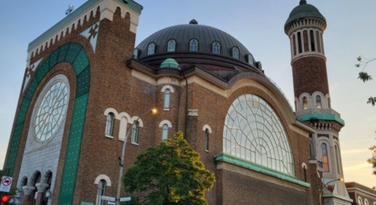 explore-the-mile-end-little-italy-jean-talon-market-es-2