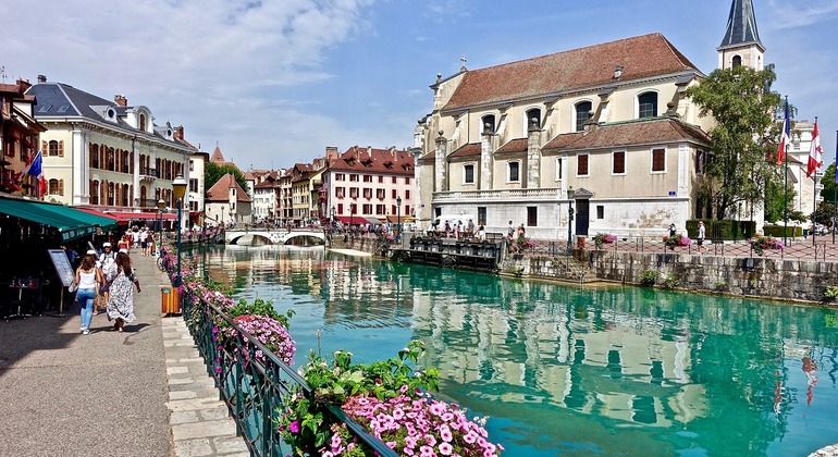 discover-the-charming-of-annecy-en-1